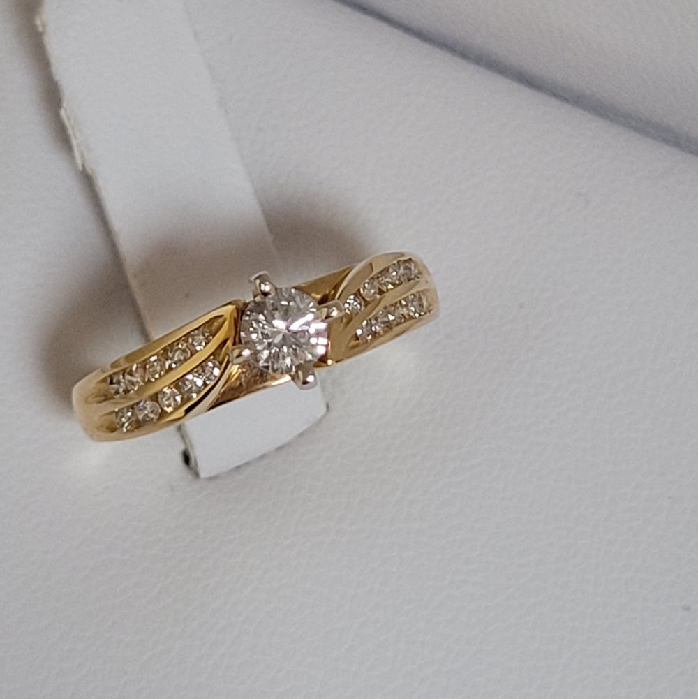 14k Solid Gold & Natural Diamond Ring, Approx Size 6.